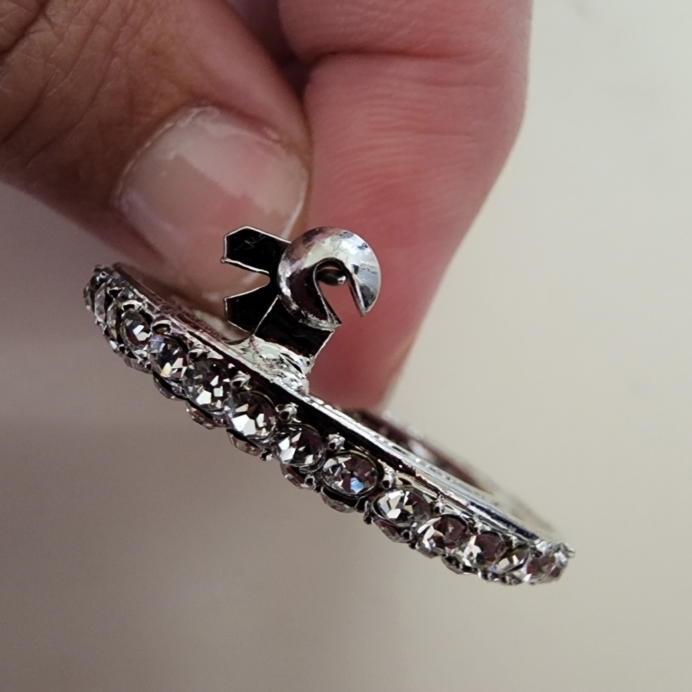 Cookie Lee silver jeweled circle shaped crystal brooch pin NWT - Picture 4 of 8